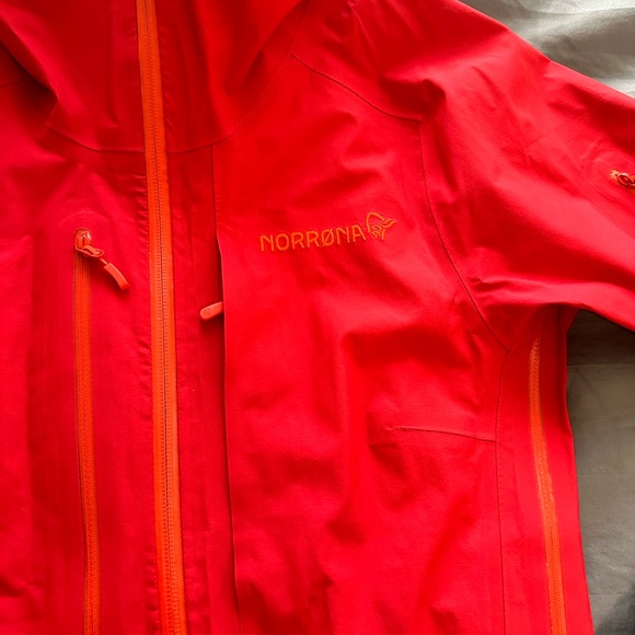 New with tags norrona lofoten gore tex red jacket XS - Picture 6 of 7